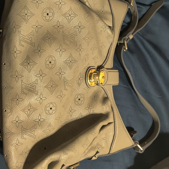 Louis Vuitton Mahina Perforated hobo - Picture 2 of 16